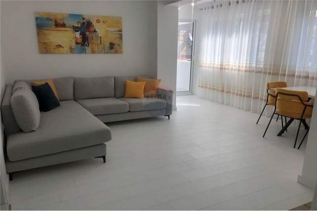Tirane, shitet apartament 2+1+BLK 105.000 Euro