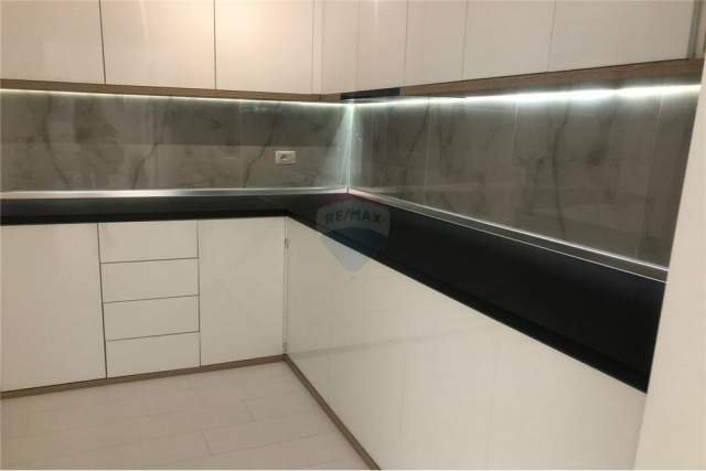 Tirane, shitet apartament 2+1+BLK 105.000 Euro