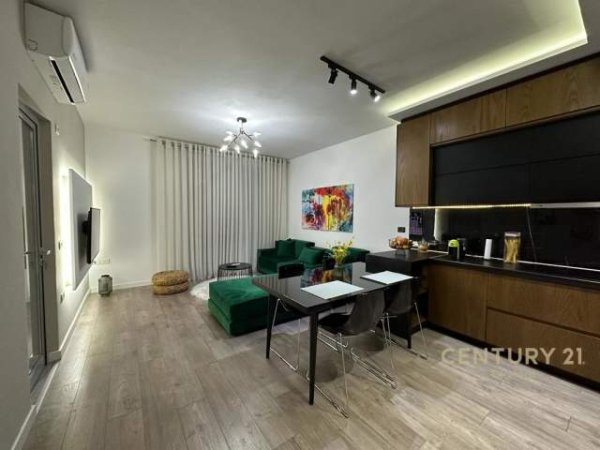 Tirane, jepet me qera apartament 2+1+BLK Kati 1, 73 m² 700 Euro (Komuna e Parisit)