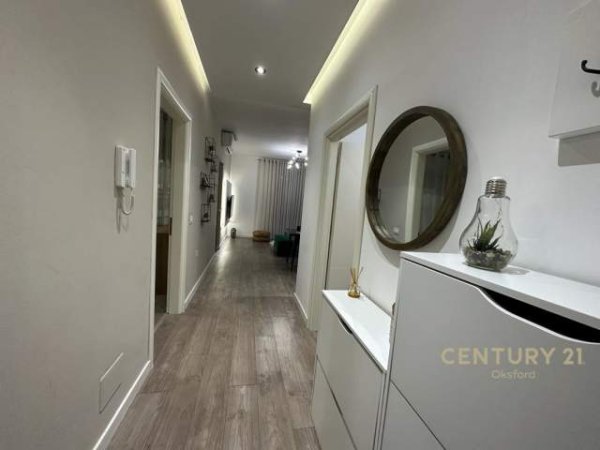 Tirane, jepet me qera apartament 2+1+BLK Kati 1, 73 m² 700 Euro (Komuna e Parisit)