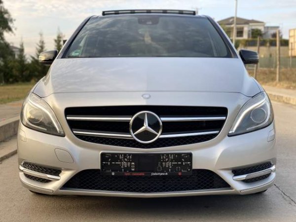 Tirane, shes makine Mercedes-Benz B klas Viti 2013,