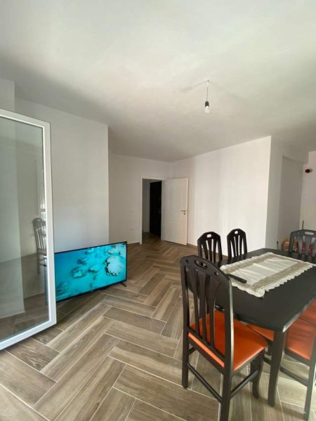 Tirane, shitet apartament 2+1 Kati 3, 92 m² 1.750 Euro/m2 (Prokuroria e Tiranes)