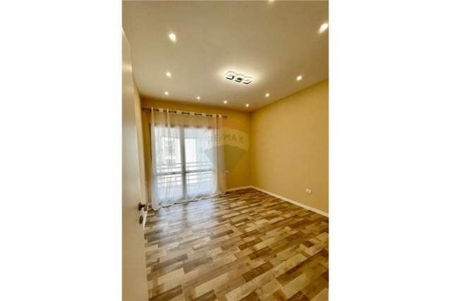 Tirane, jepet me qera apartament 2+1 Kati 9, 102 m² 550 Euro