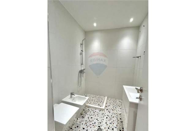 Tirane, jepet me qera apartament 2+1+A+BLK Kati 9, 102 m² 550 Euro (Hysni Gerbolli)