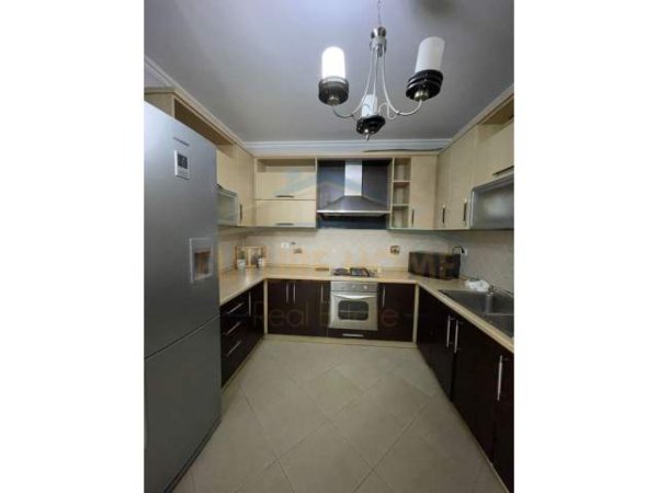 Tirane, jepet me qera apartament Kati 1, 119 m² 500 Euro ("Rruga 5 Maj")