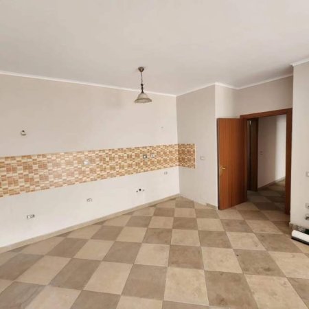 Tirane, shes apartament 1+1 Kati 3, 82 m² 119.000 Euro (Siri Kodra)