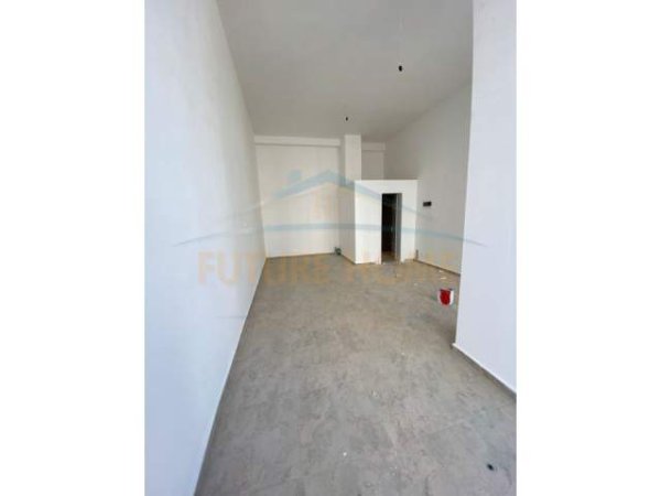 Tirane, jepet me qera dyqan Kati 0, 46 m² 500 Euro