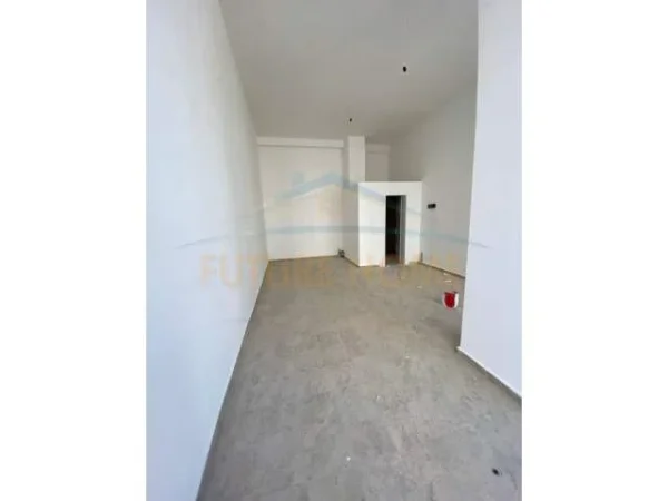 Tirane, jepet me qera dyqan Kati 0, 46 m² 500 Euro
