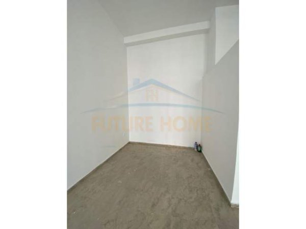 Tirane, jepet me qera dyqan Kati 0, 46 m² 500 Euro