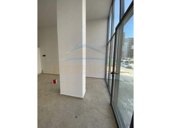 Tirane, jepet me qera dyqan Kati 0, 46 m² 500 Euro