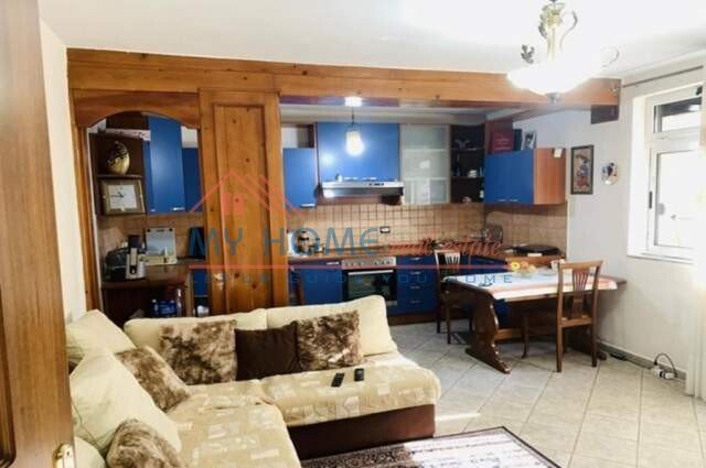 Tirane, jepet me qera Vile Kati 2, 350 m² 1.300 Euro (Rruga Bardhyl)