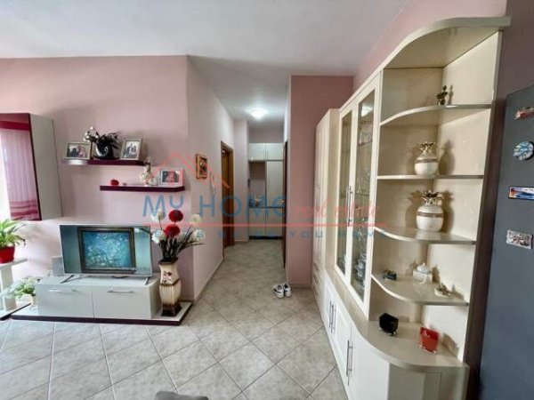 Tirane, jepet me qera apartament 2+1+BLK Kati 6, 76 m² 600 Euro (Rruga Mine Peza)