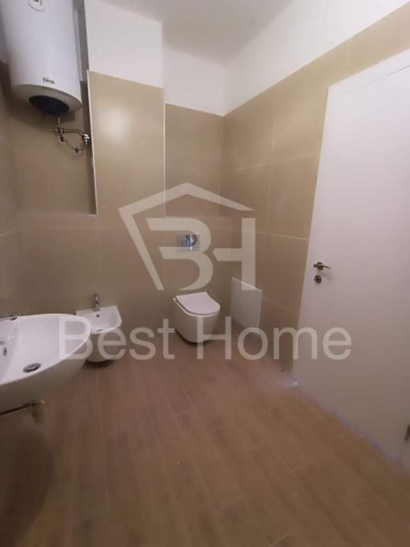 Tirane, jepet me qera zyre Kati 2, 140 m² 900 Euro (Kompleksi Zirkon, Rruga Kongresi i Manastirit)