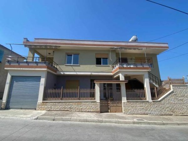 Durres, jap me qera Vile 2+1 Kati 2, 115 m² 400 Euro (Lagjia e Re)