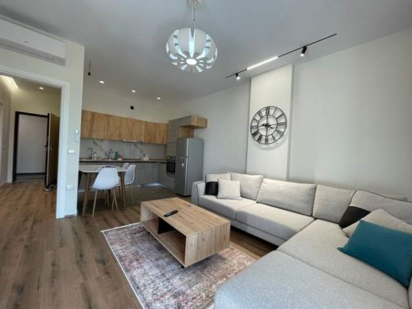 Tirane, jepet me qera apartament 1+1+BLK 73 m² 500 Euro (rruga 5 maji)