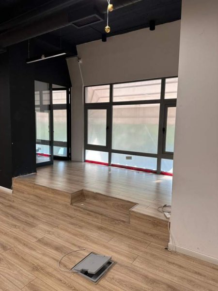 Tirane, jepet me qera zyre Kati 1, 104 m² 700 Euro