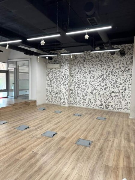 Tirane, jepet me qera zyre Kati 1, 104 m² 700 Euro