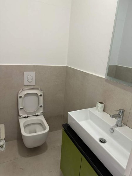 Tirane, jepet me qera zyre Kati 1, 104 m² 700 Euro