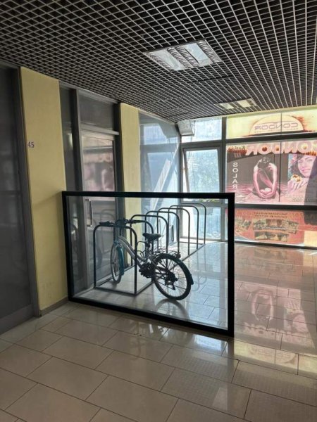 Tirane, jepet me qera zyre Kati 1, 104 m² 700 Euro