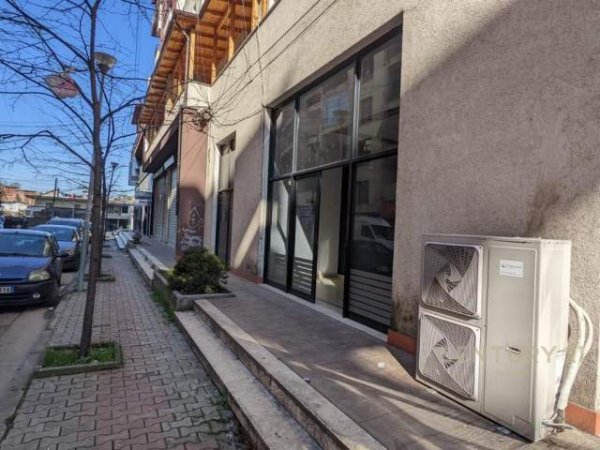 Tirane, shitet ambjent biznesi Kati 0, 52 m² 67.000 Euro (Yzberish)