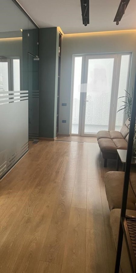 Tirane, jepet me qera zyre Kati 0, 345 m² 2.000 Euro (Liqeni i Thate)