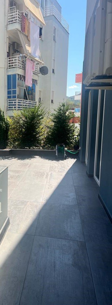 Tirane, jepet me qera zyre Kati 0, 345 m² 2.000 Euro (Liqeni i Thate)