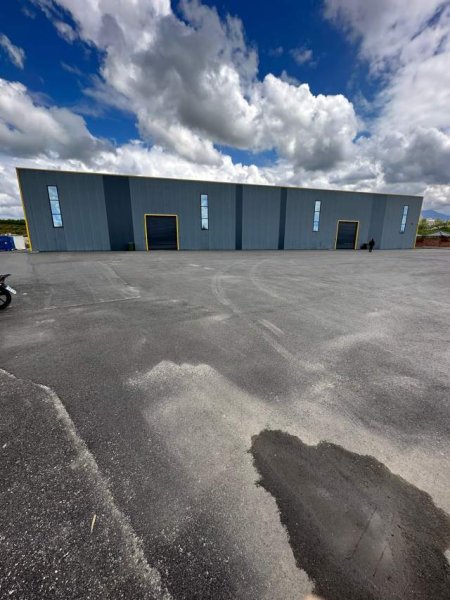 Shqiperi, jap me qera ambjent biznesi Kati 0, 4.800 m² 5.000 Euro (Tapize)