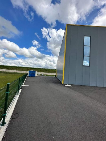 Shqiperi, jap me qera ambjent biznesi Kati 0, 4.800 m² 5.000 Euro (Tapize)