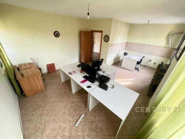 Tirane, jepet me qera ambjent biznesi Kati 6, 85 m² 800 Euro (Eye of Tirana, Sheshi Skënderbej (Qendër))