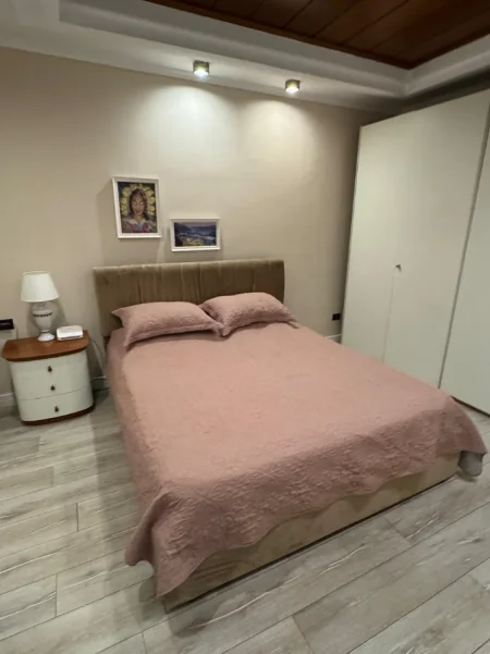 Tirane, jepet me qera apartament 2+1 Kati 7, 110 m² 1.500 € 