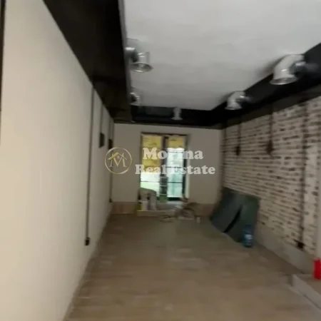 Tirane, jepet me qera ambjent biznesi Kati 0, 100 m² 1.000 € (Vasil Shanto)