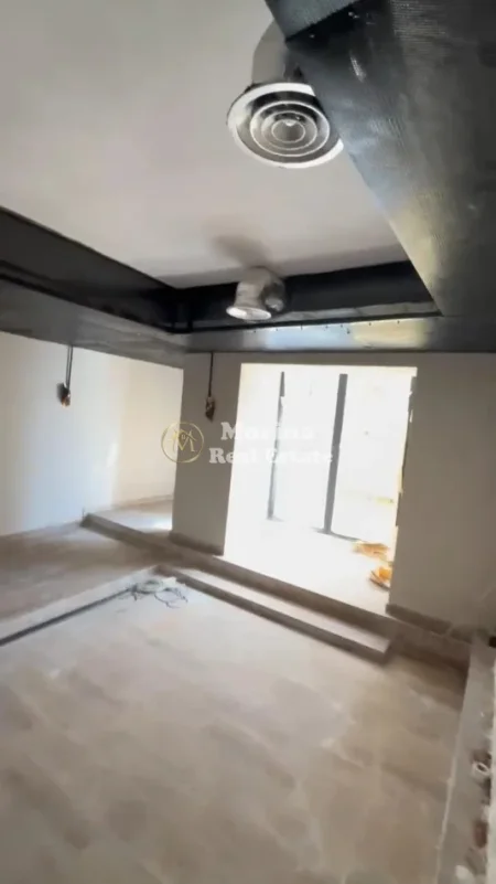 Tirane, jepet me qera ambjent biznesi Kati 0, 100 m² 1.000 € (Vasil Shanto)