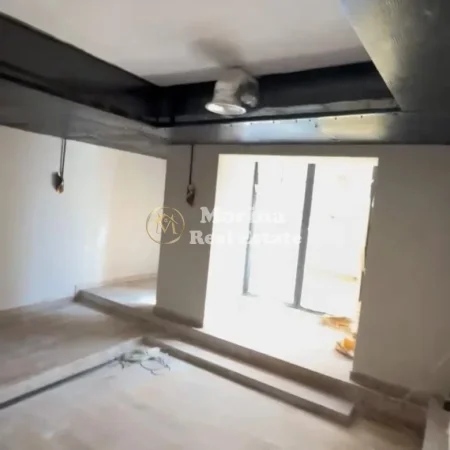 Tirane, jepet me qera ambjent biznesi Kati 0, 100 m² 1.000 € (Vasil Shanto)