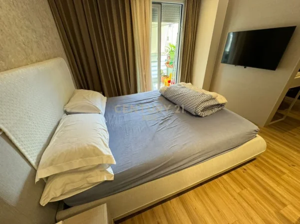 Tirane, jepet me qera apartament 2+1 Kati 10, 100 m² 950 € 