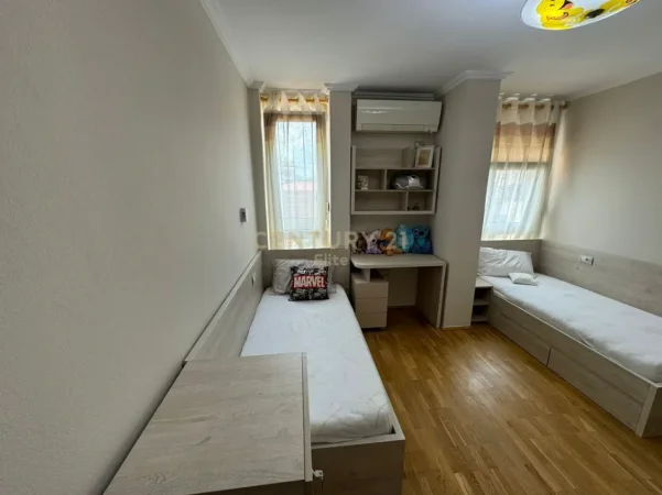 Tirane, jepet me qera apartament 2+1 Kati 10, 100 m² 950 € 