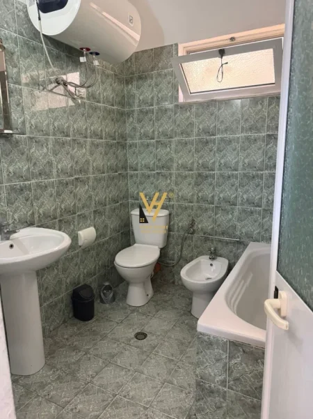 Tirane, jepet me qera apartament 2+1+Ballkon Kati 2, 110 m² 520 € (FUSHA E AVIACIONIT)