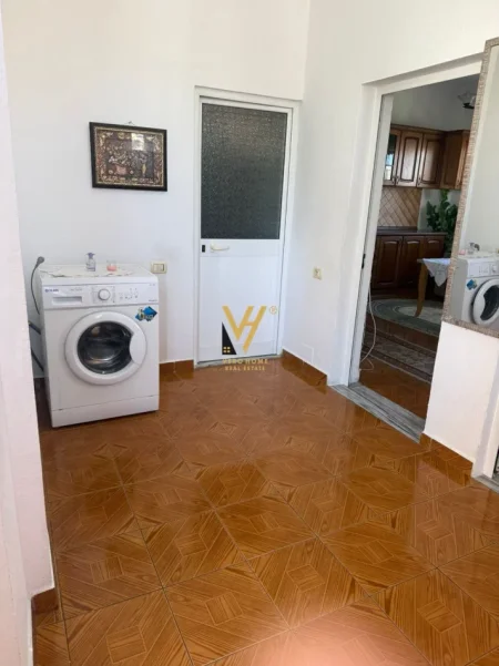 Tirane, jepet me qera apartament 2+1+Ballkon Kati 2, 110 m² 520 € (FUSHA E AVIACIONIT)