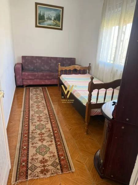 Tirane, jepet me qera apartament 2+1+Ballkon Kati 2, 110 m² 520 € (FUSHA E AVIACIONIT)