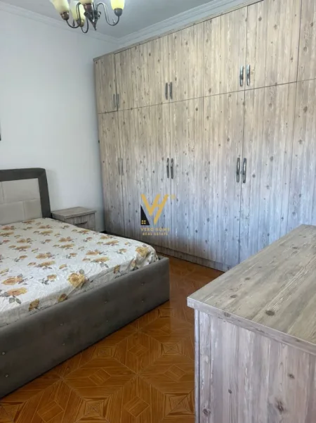Tirane, jepet me qera apartament 2+1+Ballkon Kati 2, 110 m² 520 € (FUSHA E AVIACIONIT)