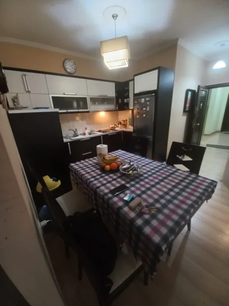 Tirane, jepet me qera apartament 2+1 Kati 3, 89 m² 750 € 