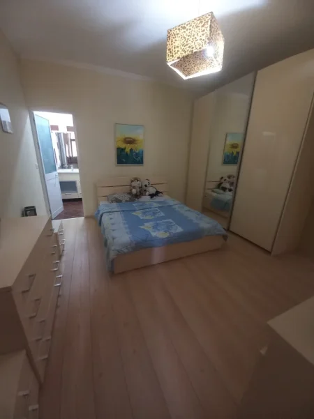 Tirane, jepet me qera apartament 2+1 Kati 3, 89 m² 750 € 