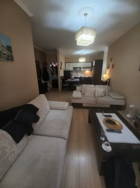 Tirane, jepet me qera apartament 2+1 Kati 3, 89 m² 750 € 