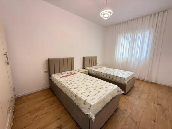 Tirane, jepet me qera apartament Kati 4, 118 m² 500 € (Kamez)