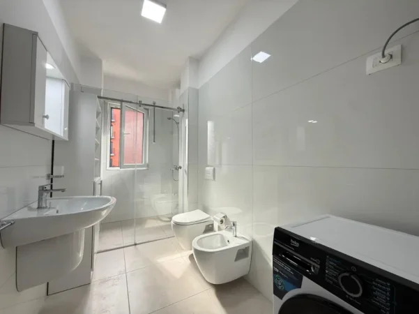 Tirane, jepet me qera apartament Kati 4, 118 m² 500 € (Kamez)