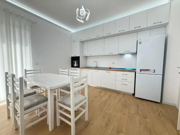 Tirane, jepet me qera apartament Kati 4, 118 m² 500 € (Kamez)
