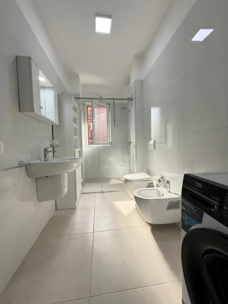 Tirane, jepet me qera apartament Kati 4, 118 m² 500 € (Kamez)