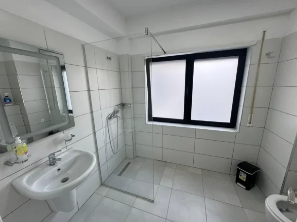 Tirane, jepet me qera apartament 2+1 ,