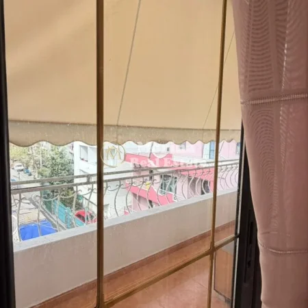 Tirane, jepet me qera apartament 1+1 Kati 3, 45 m² 350 € (5 Maji)