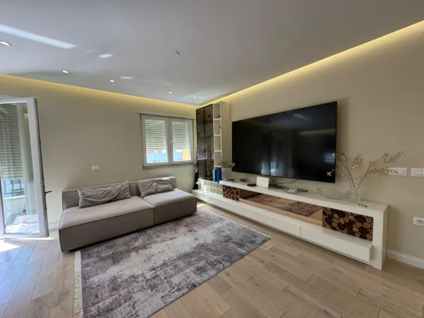 Tirane, shitet apartament 2+1 Kati 6, 105 m² 175.000 € (Rruga Tom Plezha)