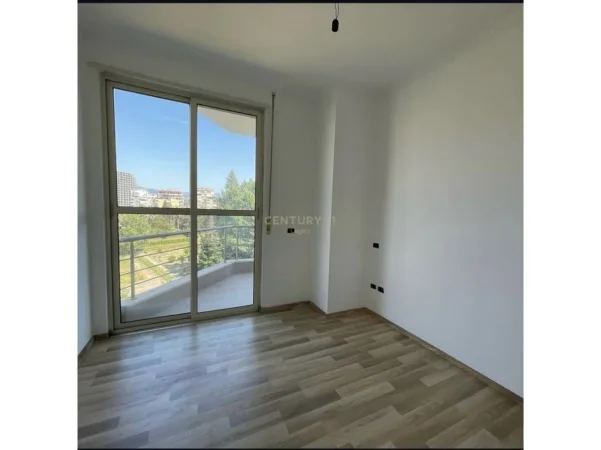Tirane, shitet apartament 3+1+Ballkon Kati 4, 139 m² 320.000 € (Kopshti Botanik)